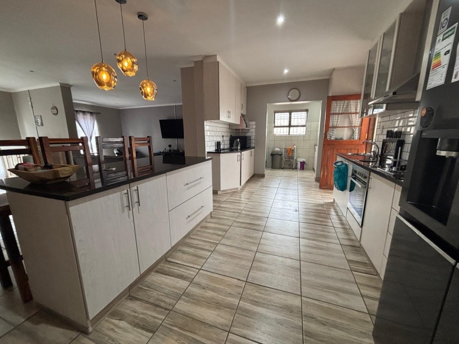 To Let 4 Bedroom Property for Rent in Voelvlei Western Cape